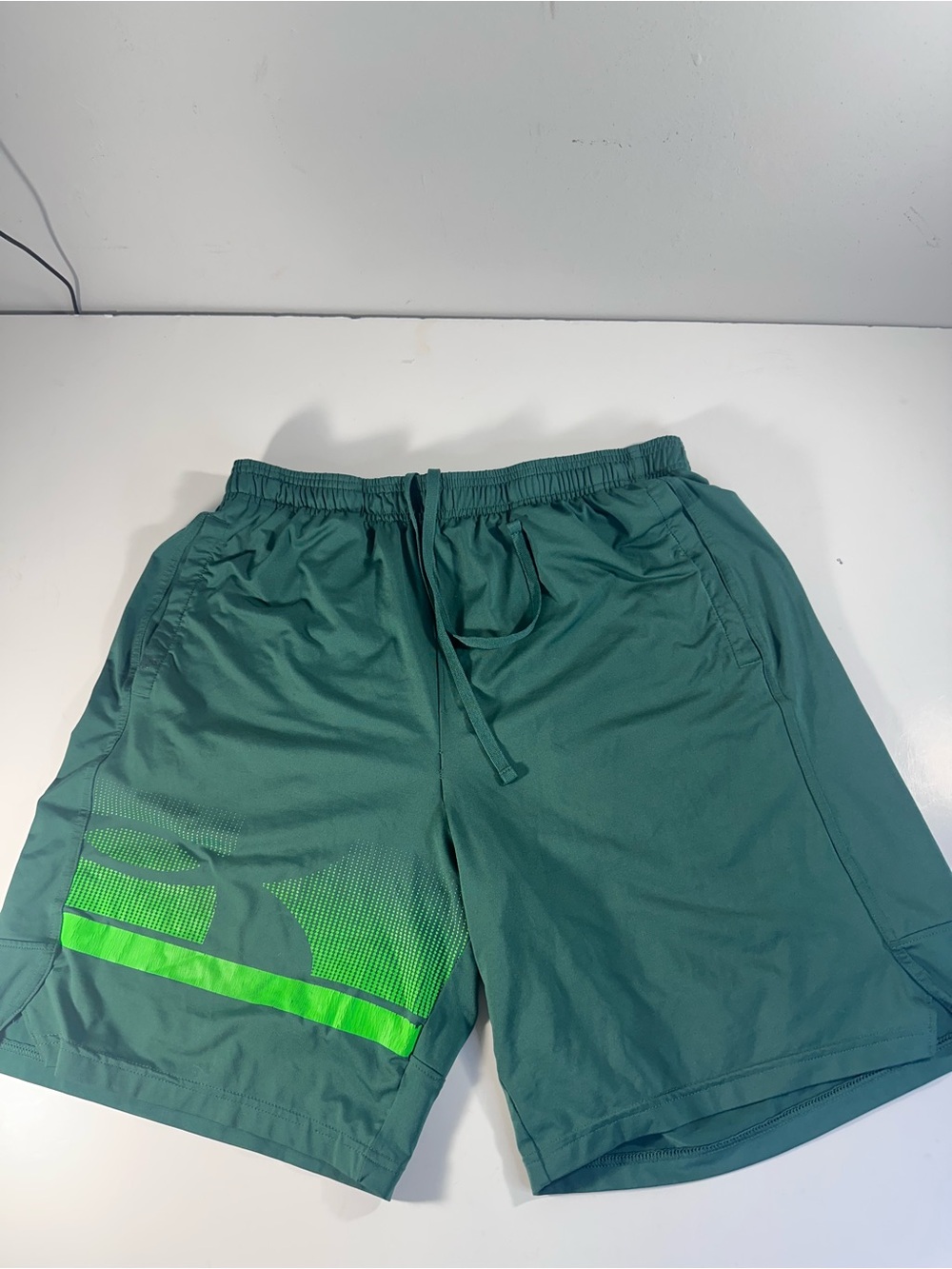 Under Armour Heat Gear Green Athletic Shorts Men’s Large Loose Fit Performanfe